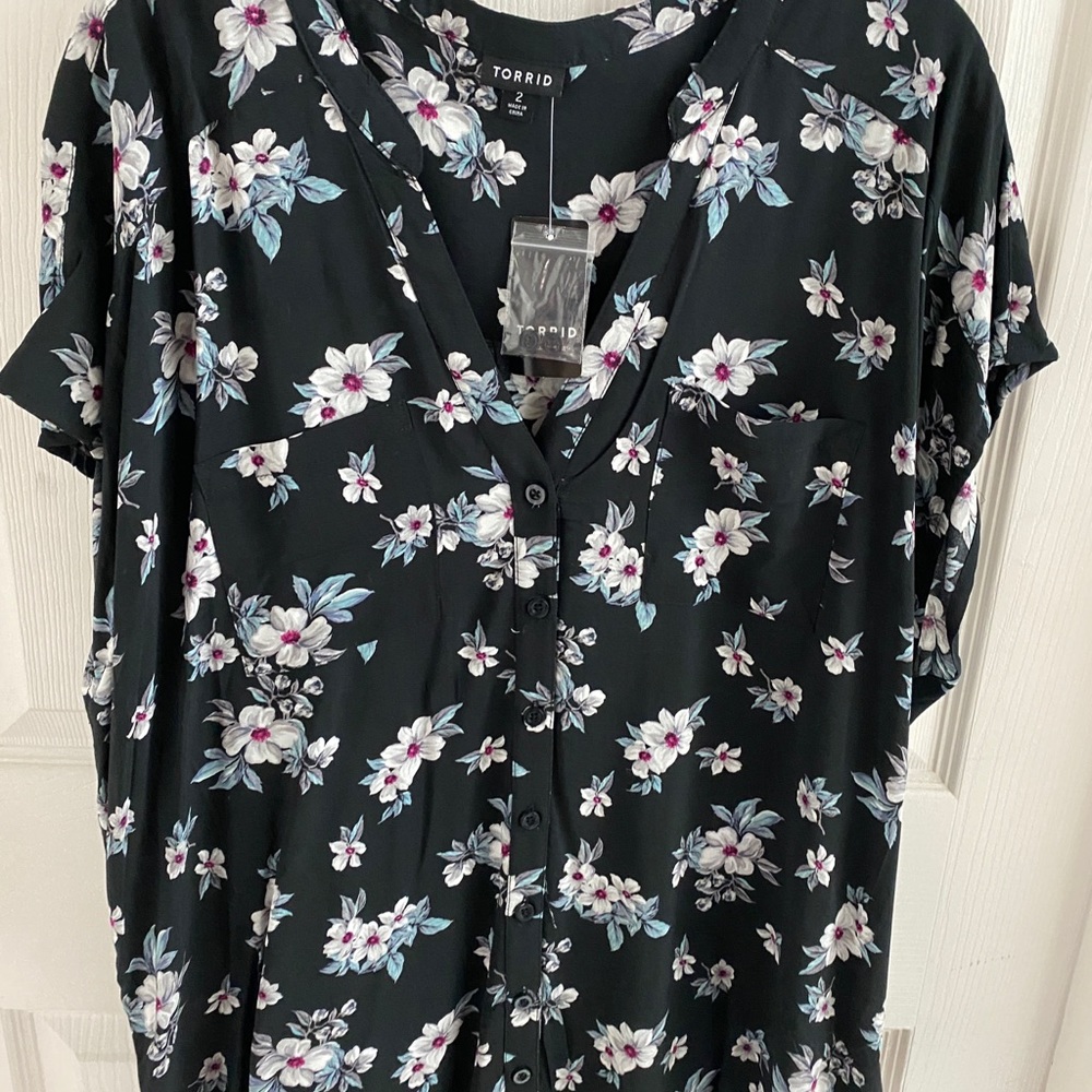 Torrid, black floral print. Plus size 2, NWT.